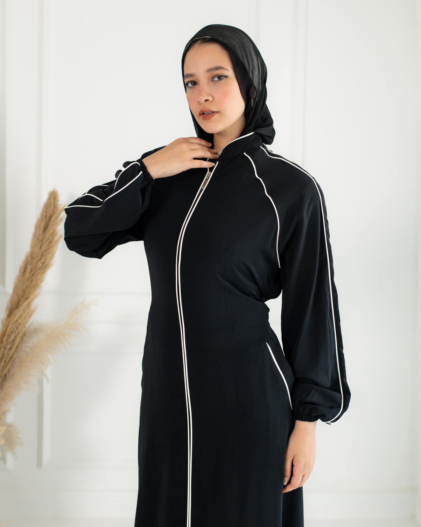 Lana - Abaya with black zipper