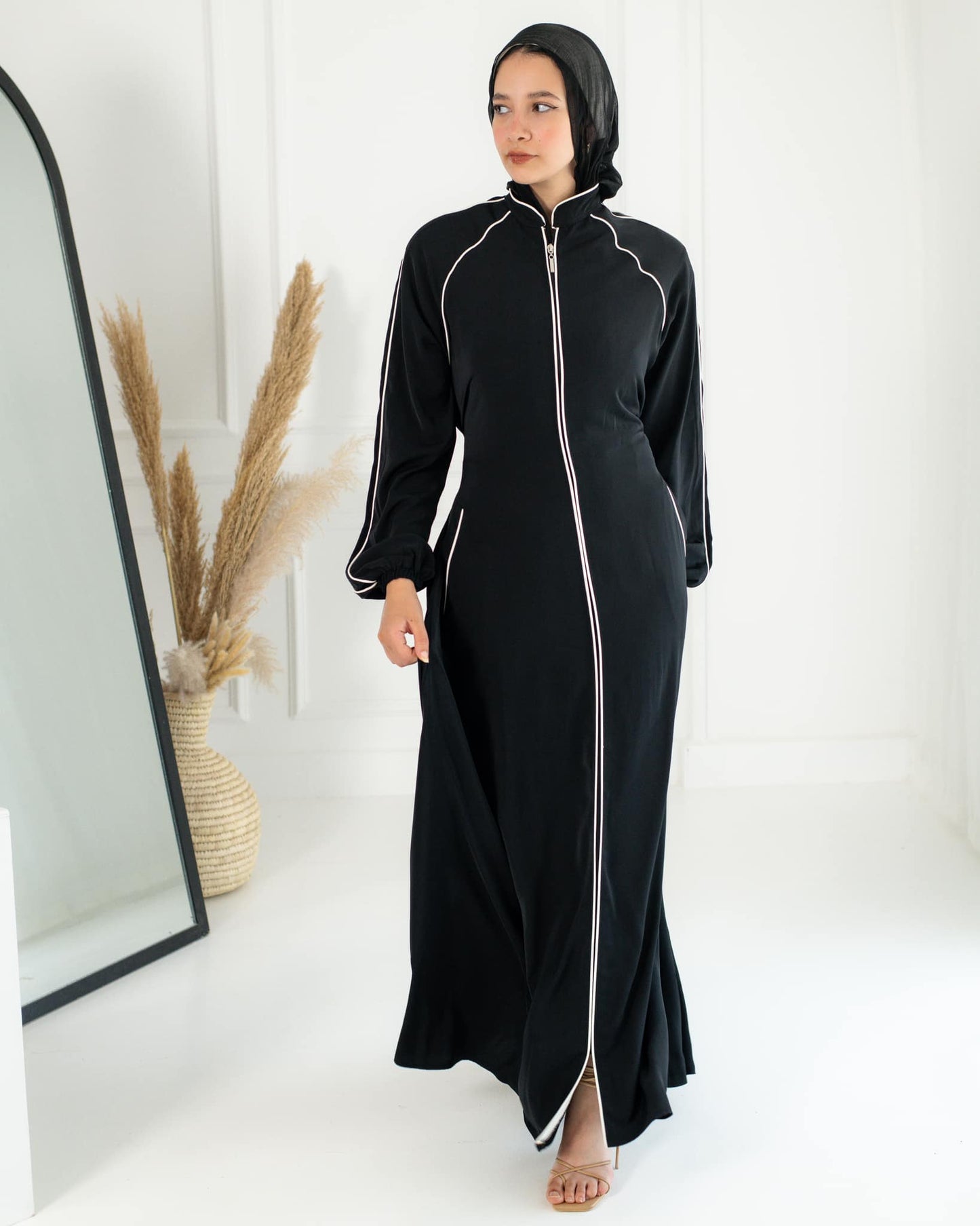 Lana - Abaya with black zipper