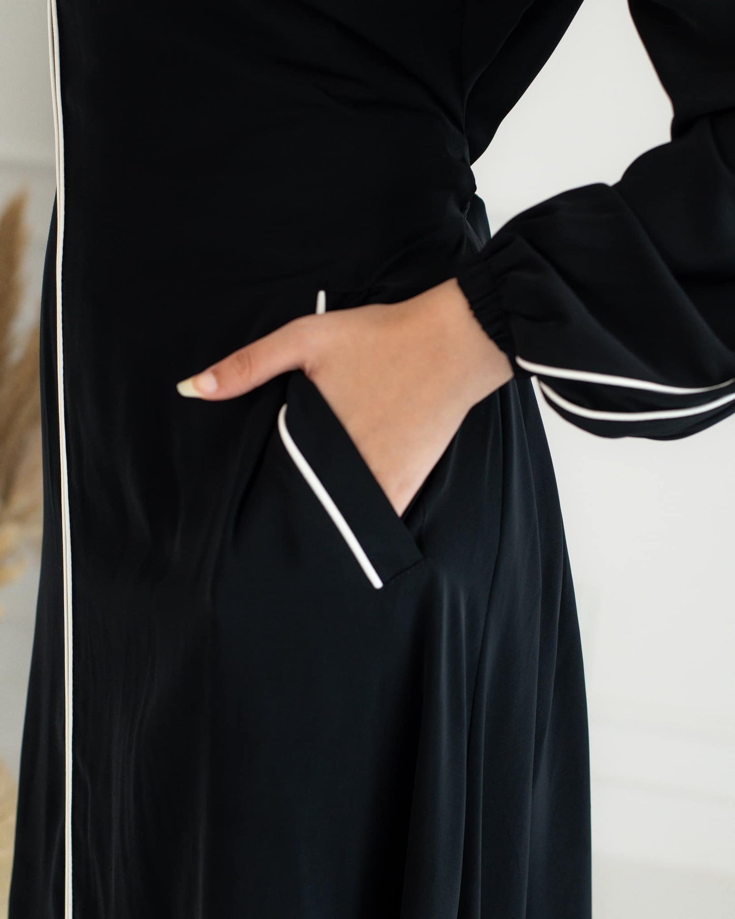 Lana - Abaya with black zipper