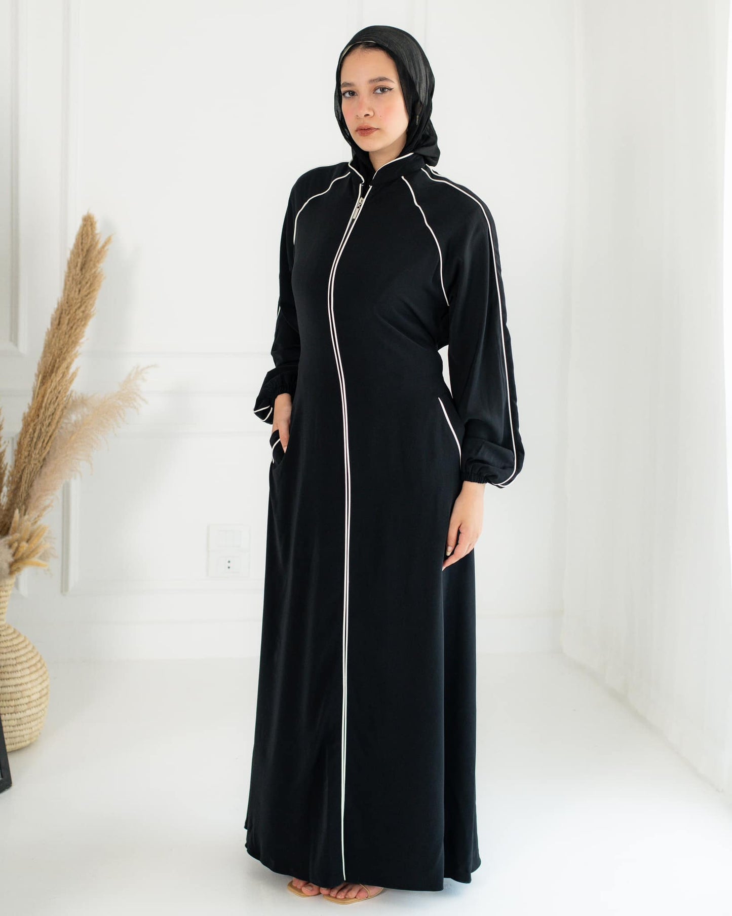 Lana - Abaya with black zipper